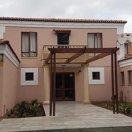 77 On Erica Apartman George Kültér fotó