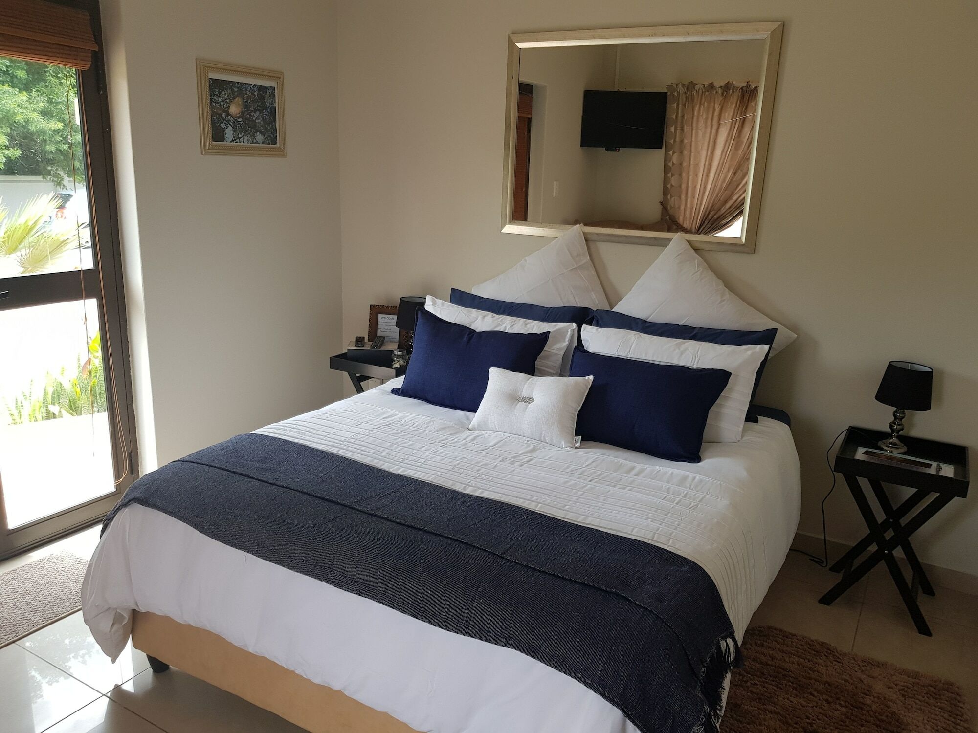 77 On Erica Apartman George Kültér fotó