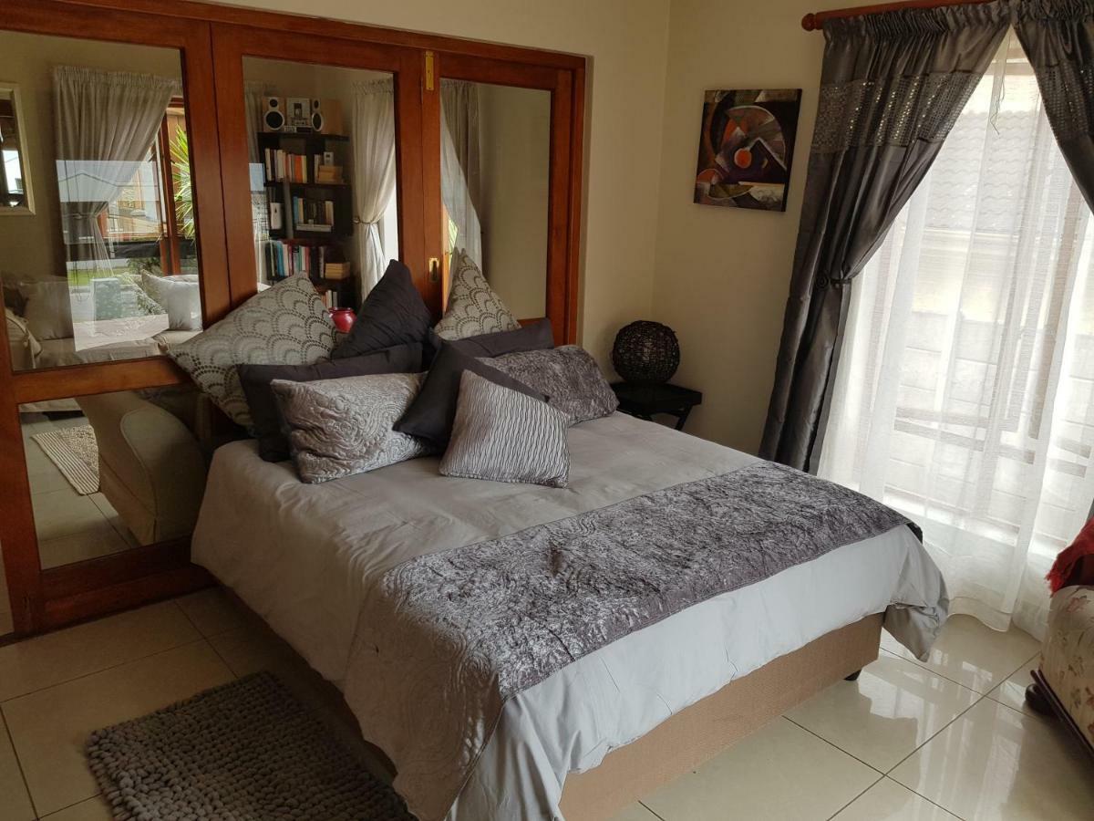 77 On Erica Apartman George Kültér fotó