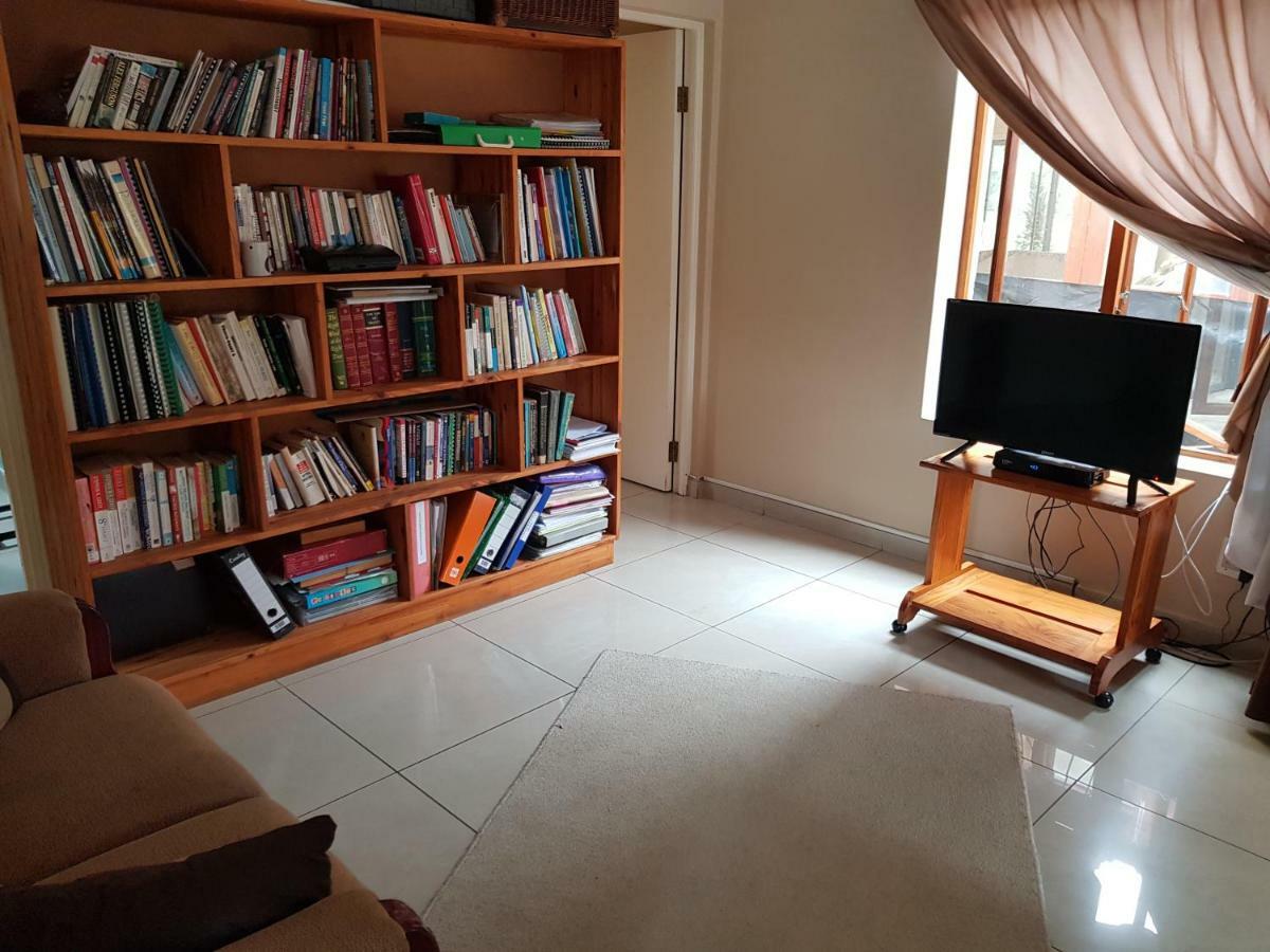 77 On Erica Apartman George Kültér fotó