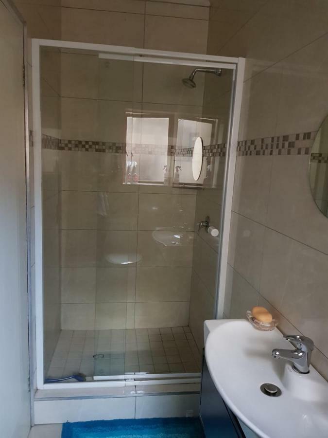 77 On Erica Apartman George Kültér fotó